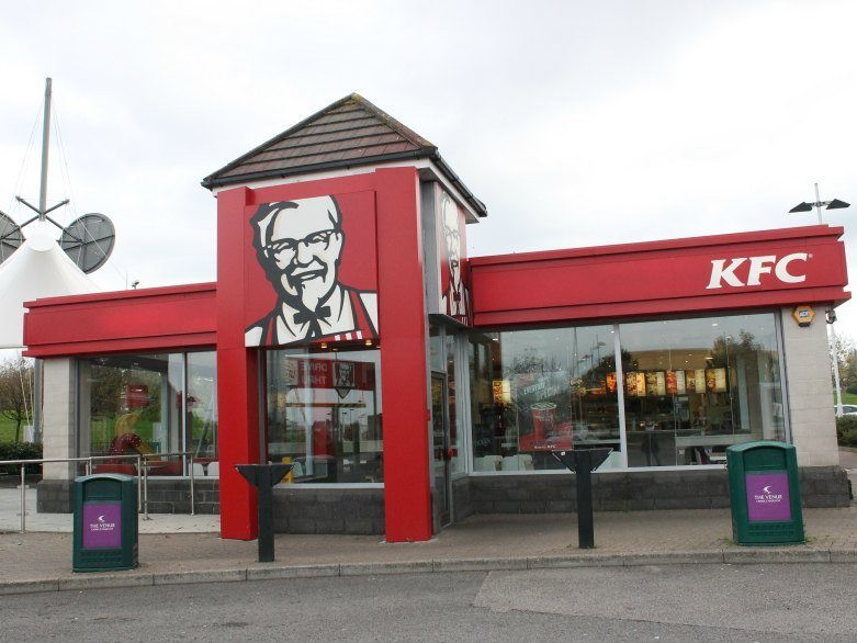 Сеть ресторанов быстрого питания KFC сокращает свой российский бизнес