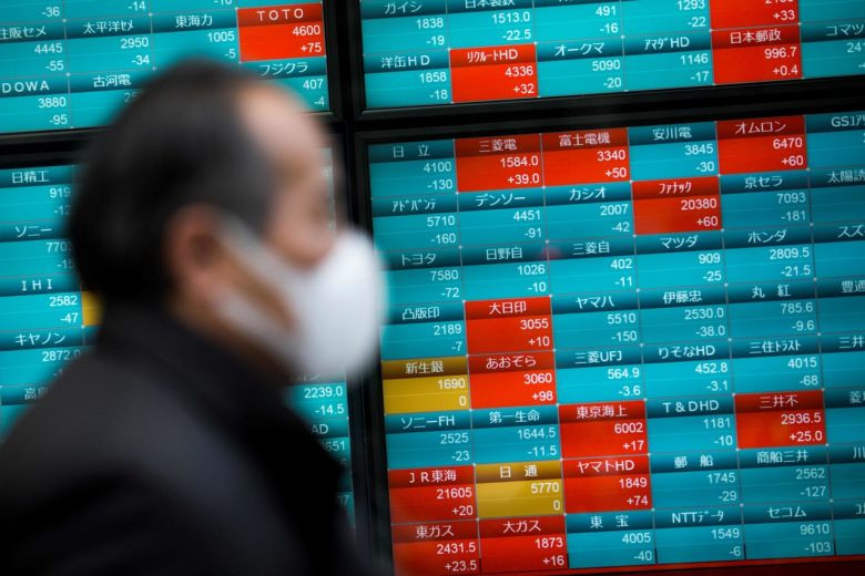 Chinese investors returned from the New Year holidays and caused stock market crash