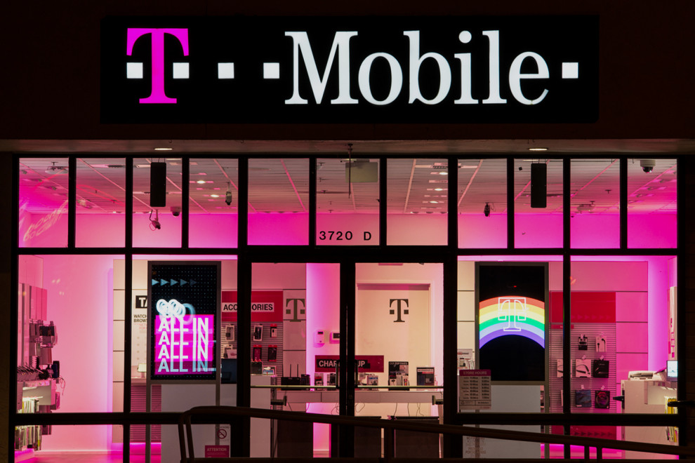 SoftBank Group продаст акции американского оператора T-Mobile на $20 млрд