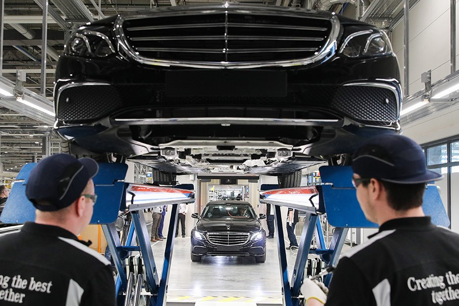 Mercedes продает свой новый завод в Подмосковье