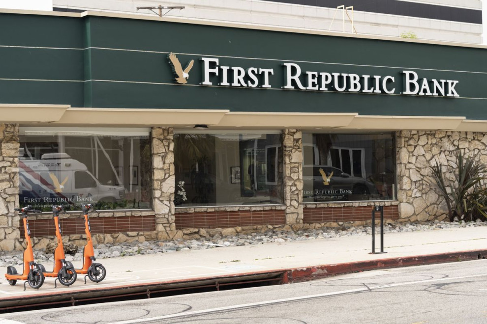 Одиннадцать банков вложили $30 млрд в спасение First Republic Bank