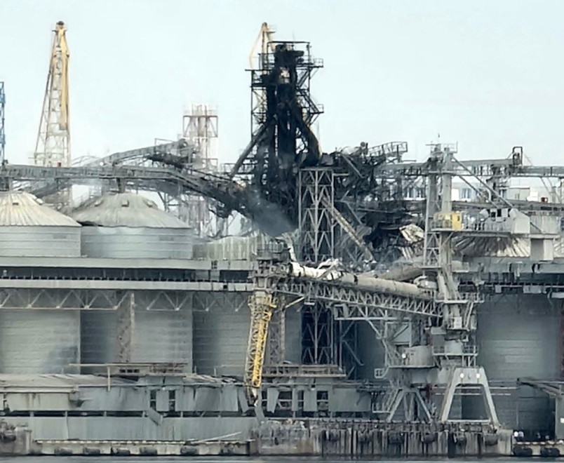 Повреждения активов агрохолдинга "Кернел" в порту "Черноморск" привели к обвалу курса акций