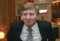 Прибыль заработанную в 2011 г. (2,26 миллиардов долларов) Ринат Ахметов реинвестирует