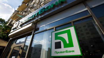 В Украине обсуждают свободную продажу части акций ПриватБанка и Нафтогаза 