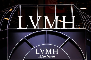 Акции LVMH упали на 28% в первом квартале из-за войны на Ближнем Востоке и спада в люксовом сегменте