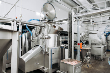 Suziria Group инвестирует до €10 млн в производство кормов в Калуше и готовит экспорт с новых мощностей