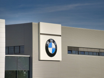 BMW вложит €2 млрд в заводы Германии на фоне сокращений у Volkswagen и Mercedes