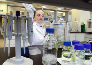 Абрамович потратит $1 млрд. на фармацевтическую компанию Биокад