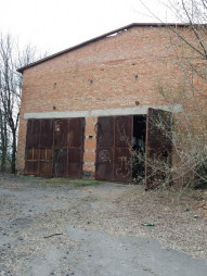 Земельный участок 5 га со строениями