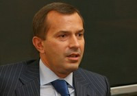 Клюев считает, что государство должно активнее противодействовать рейдерству