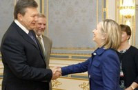 Госсекретарь США Хиллари Клинтон и президент Украины обсудили все вопросы на встрече в Мюнхене