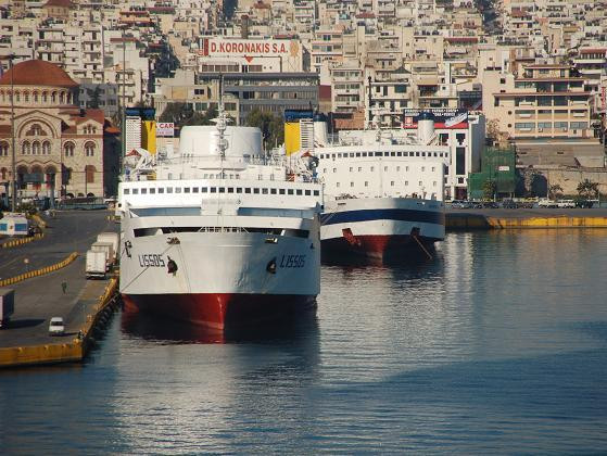 Греция продает свой крупнейший порт китайцам 