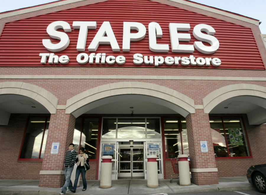 Американская сеть магазинов товаров для офиса Staples Inc. покупает своего конкурента за $6,3 млрд.