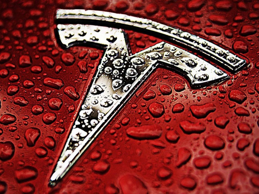 Tesla продает свои акции ради скорейшего выхода в свет Model 3