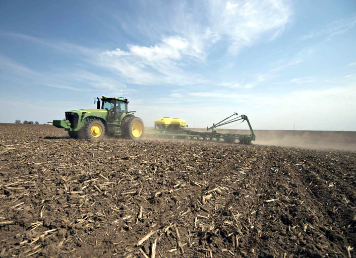 Deere to buy Monsanto’s business unit of high-tech planting equipment