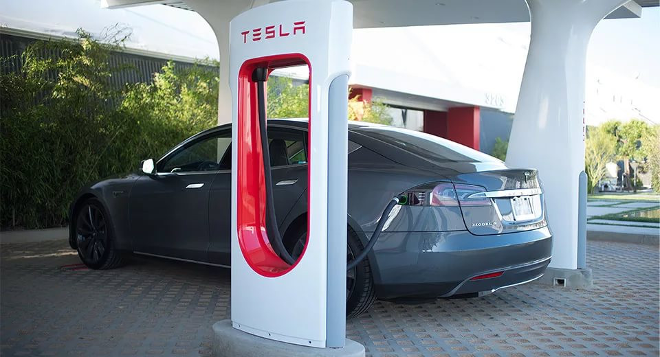 За 2017 год Tesla увеличит количество фирменных зарядных станций вдвое