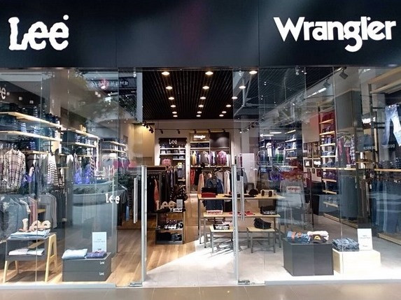 VF Corporation выделит джинсовые бренды Lee и Wrangler в отдельную компанию