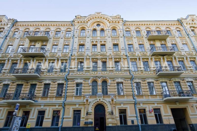 Фирташ продал гостиницу «Санкт-Петербург» в Киеве за $15 млн
