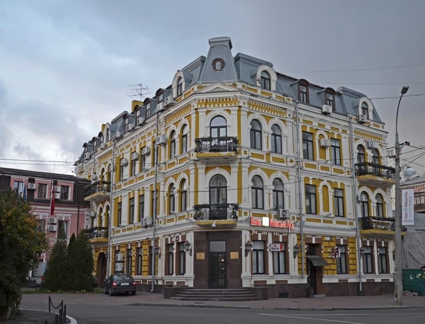 Здание бывшего офиса банка "Киевская Русь" продают за 58,45 млн. грн