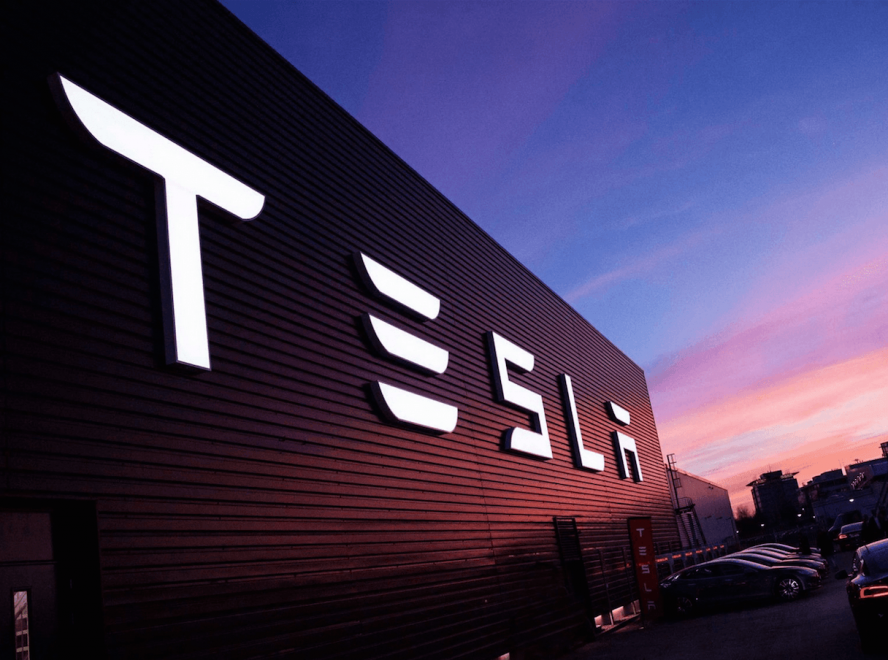 Капитализация Tesla достигла рекордных $71 млрд
