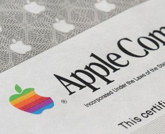 Одна акция компании Apple впервые стоит больше $300
