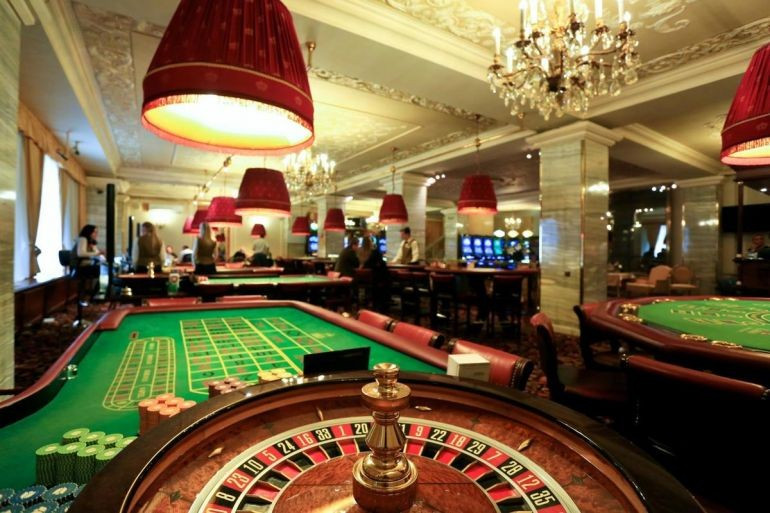 Казино в отеле украина тесак и казино