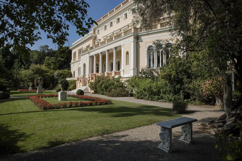 Ринат Ахметов купил исторический особняк во Франции за 200 млн. евро