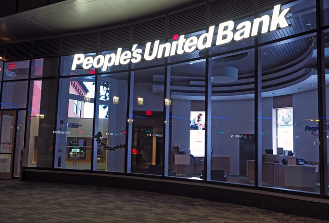 Американский M&T Bank покупает банковский холдинг People