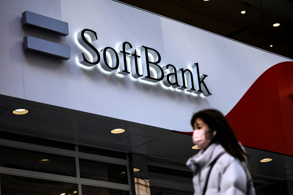 Японский SoftBank продал акции своего портфеля на $14 млрд