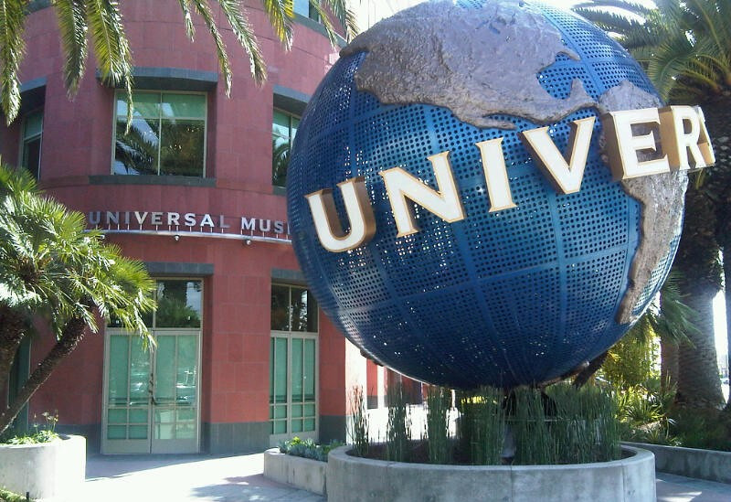 Французский медиаконгломерат Vivendi SA продает 10% акций UMG