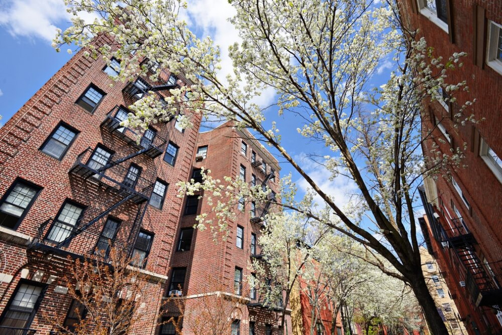 Инвесторы покупают шесть домов на Манхэттене за $1,75 млрд