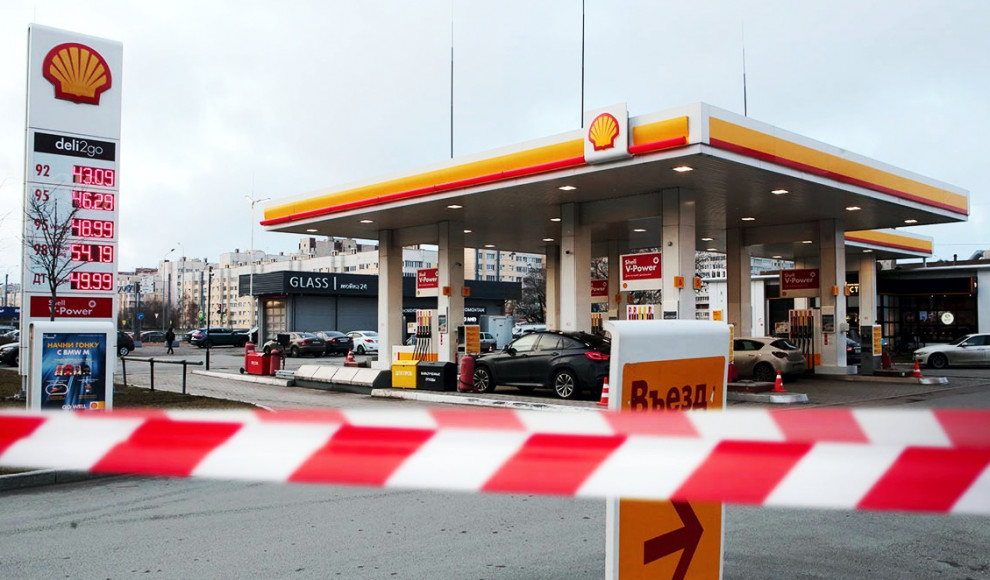 Shell продает российской "Лукойл" свою сеть АЗС и завод смазочных материалов в РФ