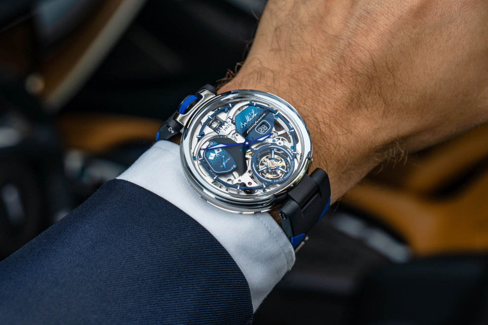 DKSH продає 25% акцій швейцарського виробника розкішних годинникаів Bovet