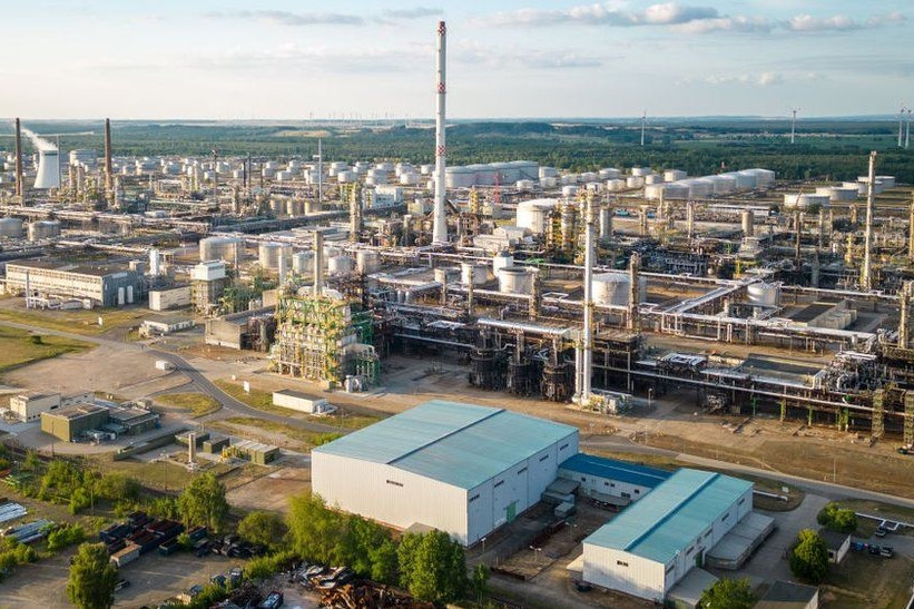Німеччина бере під свій контроль 3 російські нафтопереробні заводи