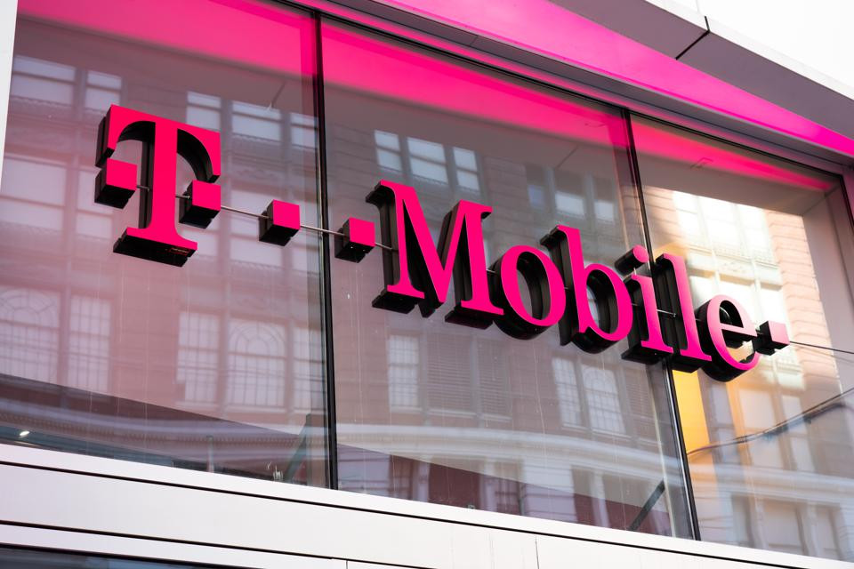 T-Mobile объявляет о выкупе акций на $14 млрд