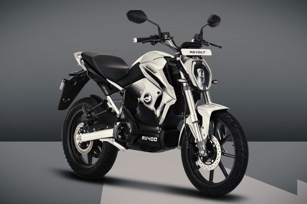 RattanIndia купить виробника електричних мотоциклів Revolt