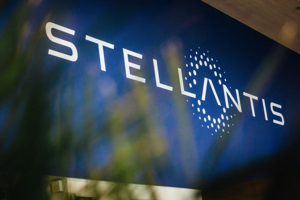 Автовиробник Stellantis продає дистриб