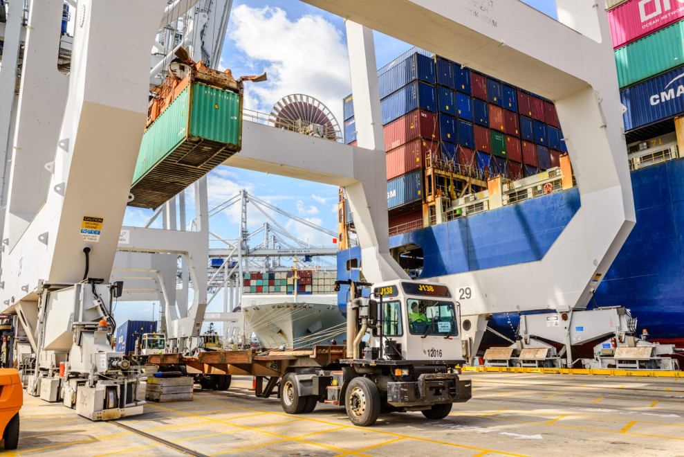 Macquarie Asset Management продає оператора морських терміналів Ceres Terminals конкуруючій Carrix