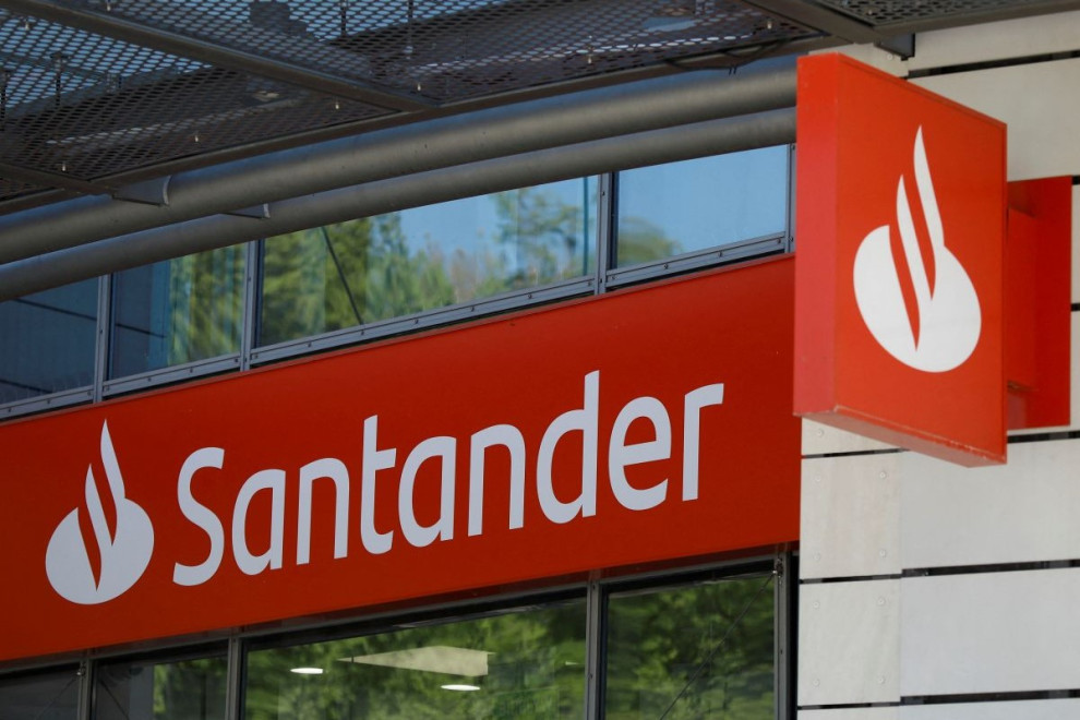 Испанский банк Santander продает портфель проблемных кредитов на сумму €1,1 млрд 