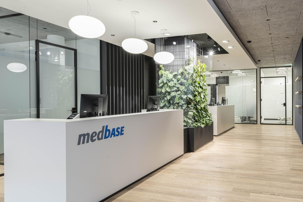Онлайн-аптека Zur Rose продала швейцарський бізнес Medbase за $393 млн