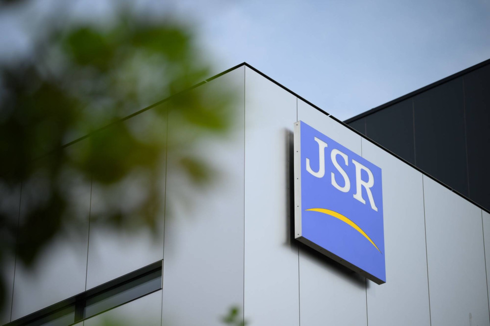 Япония получила контроль над производителем полупроводниковых материалов JSR за $6 млрд