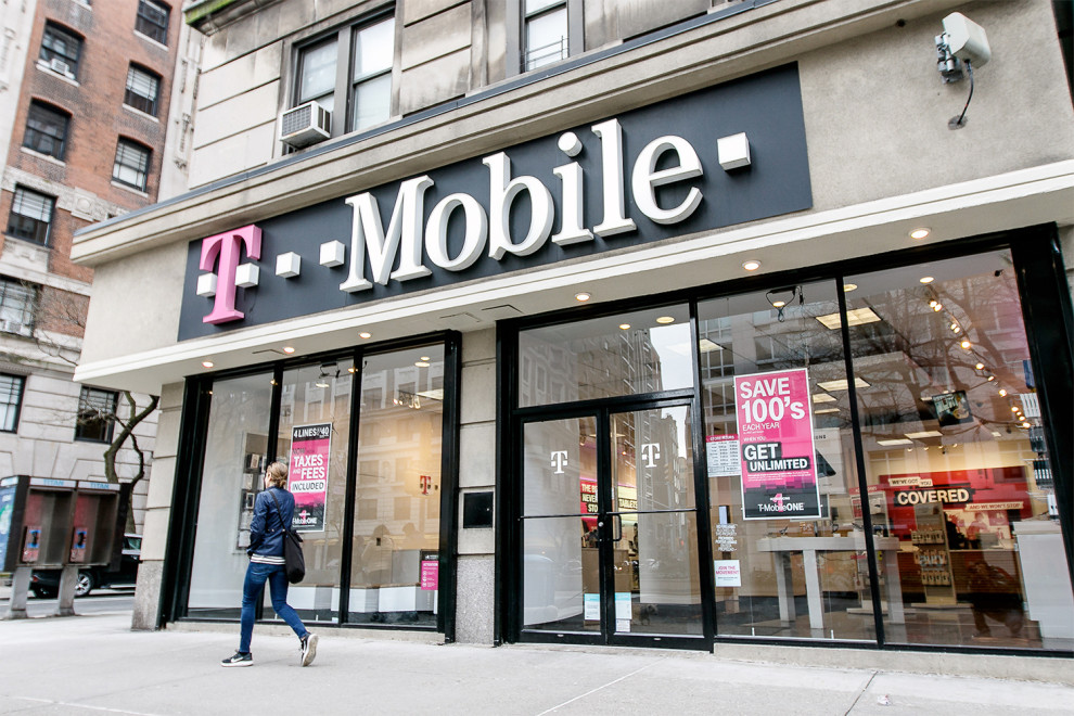 T-Mobile купит эфирные волны у Comcast на сумму до $3,3 млрд 