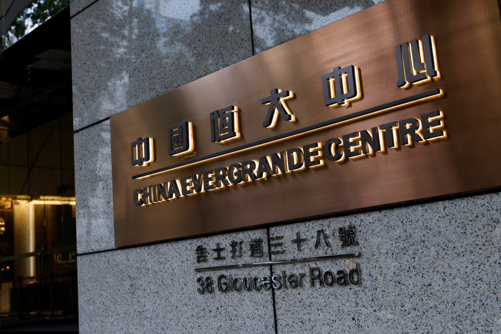 Акции китайского девелопера Evergrande обвалились на 87% после 17-месячной паузы в торгах