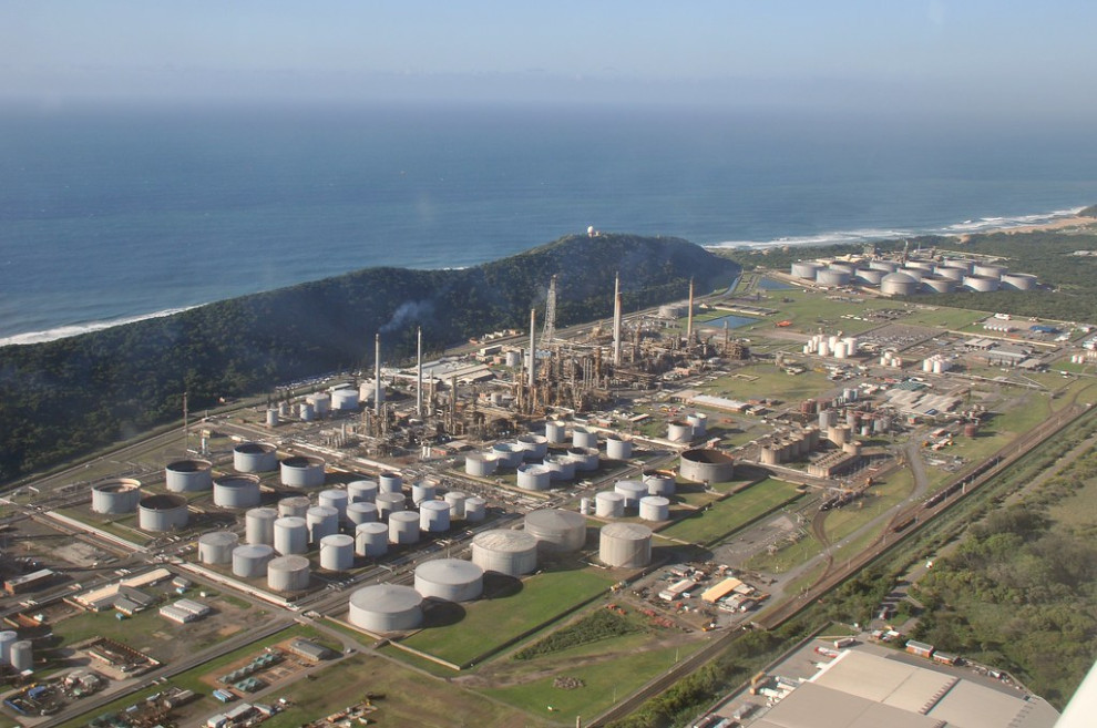 Shell Plc та BP Plc продали найбільший нафтопереробний завод у ПАР за 5 центів