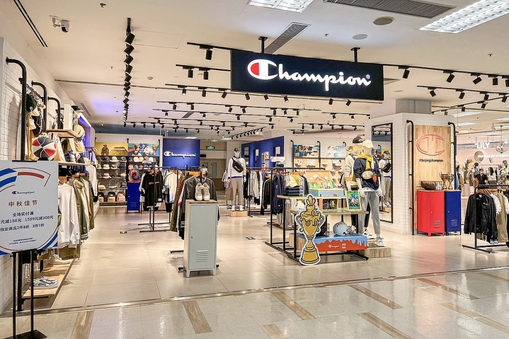 HanesBrands продаст бренд спортивной одежды Champion за $1,2 млрд