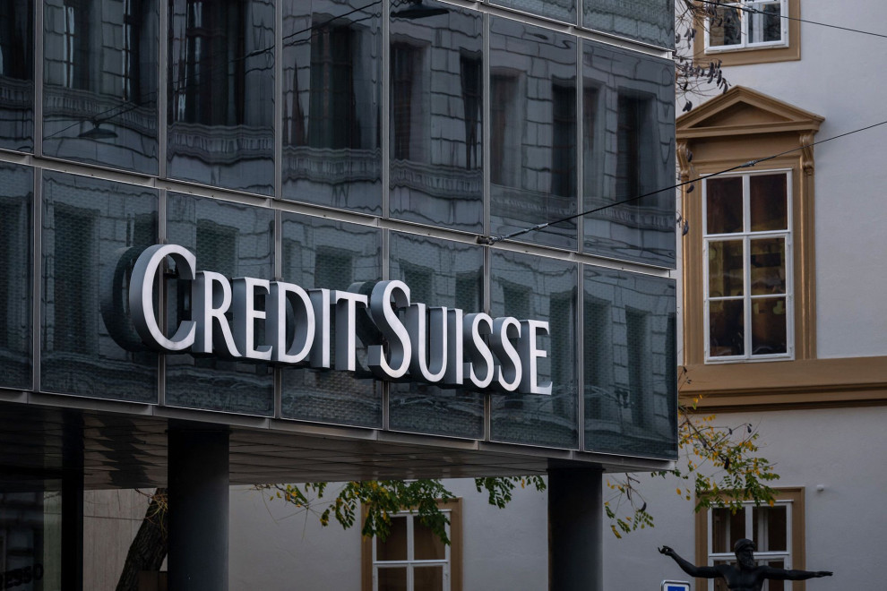 UBS продает активы Credit Suisse на $8 млрд компании Apollo