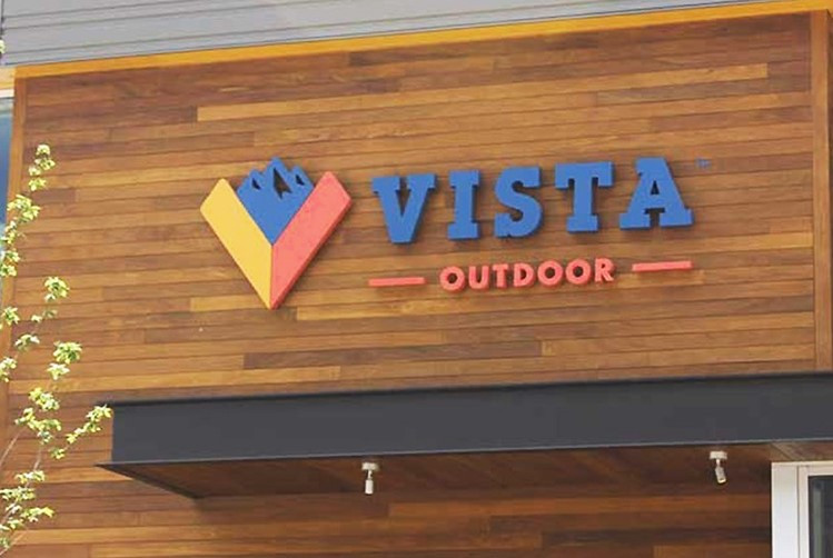 Vista Outdoor продасть себе двома частинами за $3,4 млрд