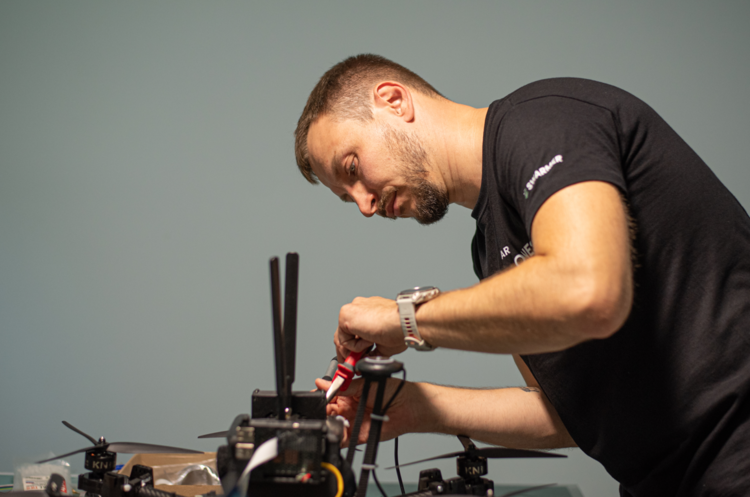 Ukrainian Startup Swarmer Raises Record $15M to Advance AI Systems for Drone Swarms