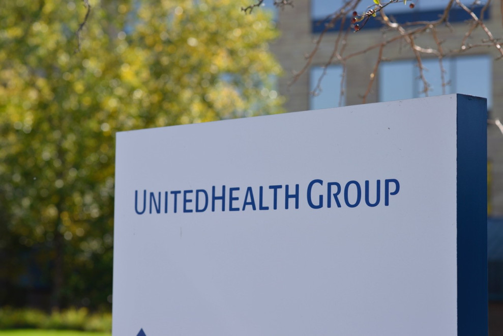Акции UnitedHealth выросли на 14% после покупки Баффетом доли в компании за $1,5 млрд