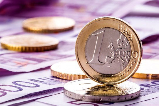 ЕС разместила облигации и отдаст Украине часть из привлеченных €11 млрд 